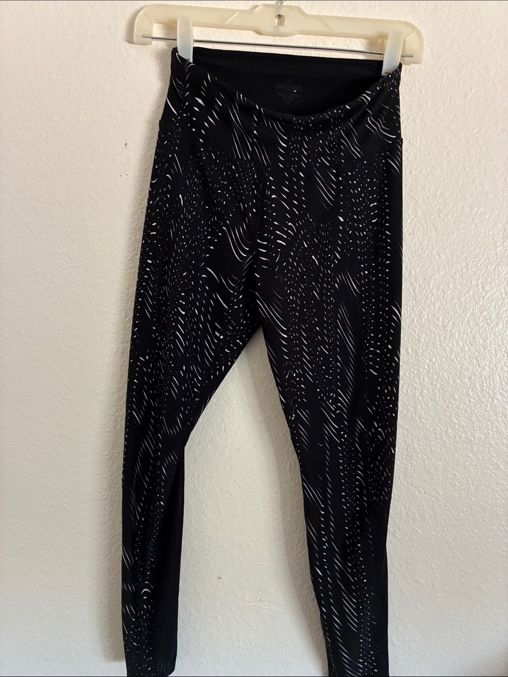 Spalding Black Leggings with White Dash Print